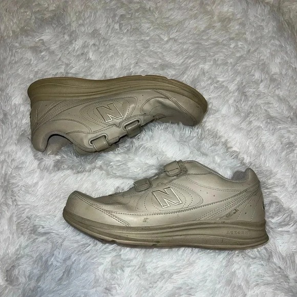 New Balance 577 Tan Men’s Walking Shoe Velcro detail size 9 - Picture 2 of 7